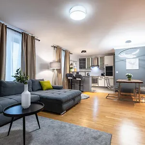 Live Centrally In A Spacious And Modern In , Wien Österreich