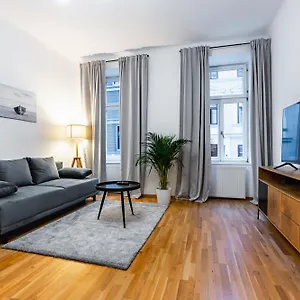 Spacious 3-room Apt. 15 Min To The Center , Wien Österreich